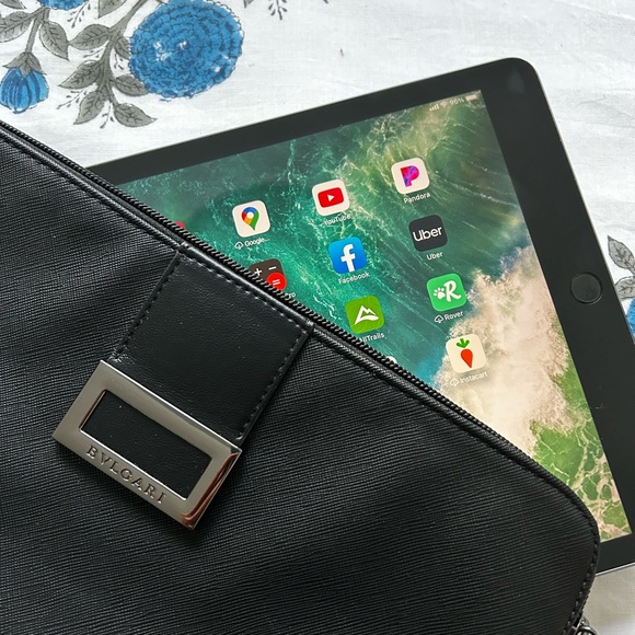 TWO clutches/tablet holders – very nice! - Picture 2 of 14